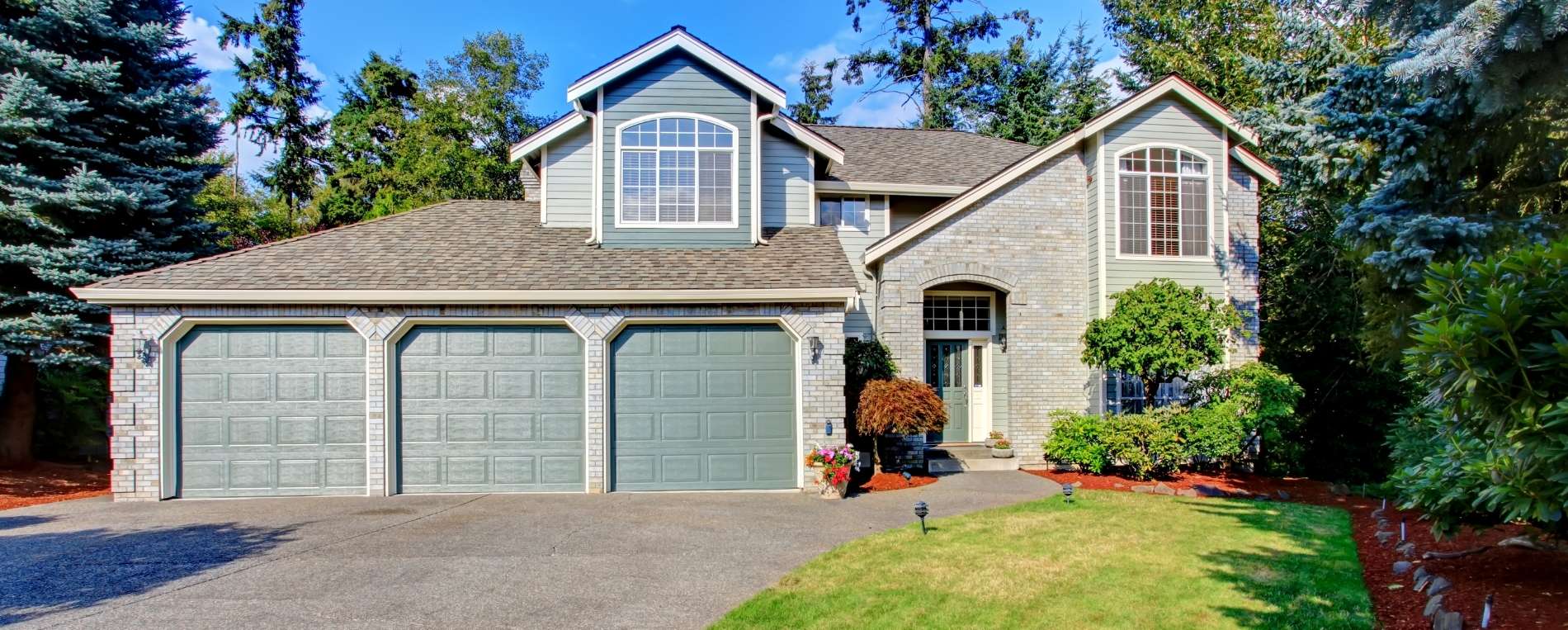 Luxury house with a triple garage